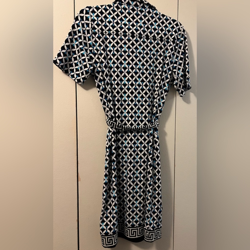 π White House Black Market Black and White A-line Dress with Tie Front (SIZE M) - Picture 4 of 9